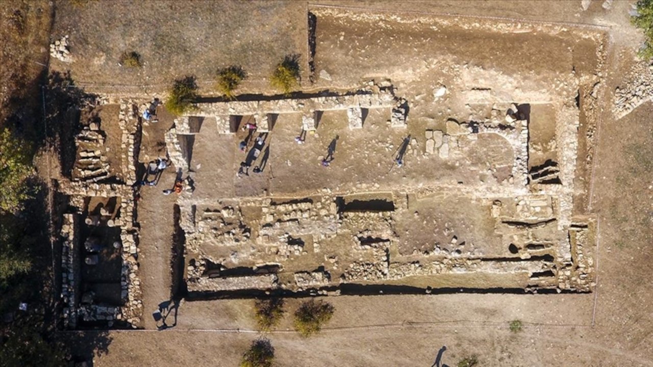 Diyarbakır'da 1500 yıllık kilise kalıntısında denizyıldızı fosili bulundu