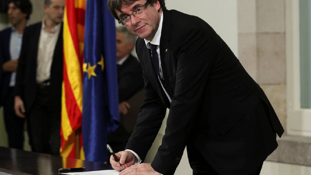 İspanya Yüksek Mahkemesi, Katalan lider Puigdemont üzerindeki 'terör' soruşturmasını kaldırdı, ama 'gazabını' kaldırmadı