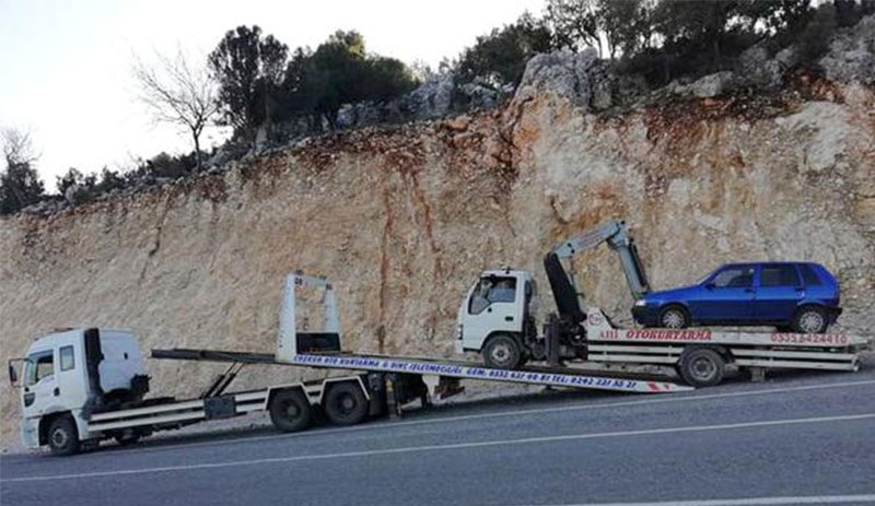 Otomobil için gelen çekici de arızalanınca, ikisini de yüklendi