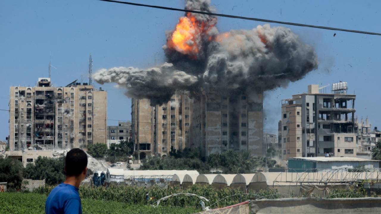 İsrail Gazze'de bombardımanı tırmandırıp onlarca Filistinliyi öldürdü: Batı Şeria'da yerleşimciler yeni saldırı dalgası başlattı