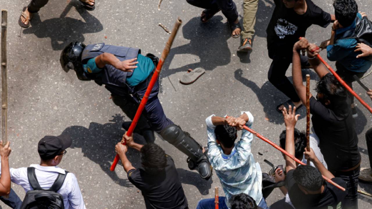 Bangladeş'te 'kamu istihdamında liyakat' protestoları: En az 114 ölü, sokağa çıkma yasağı, internet kesintisi