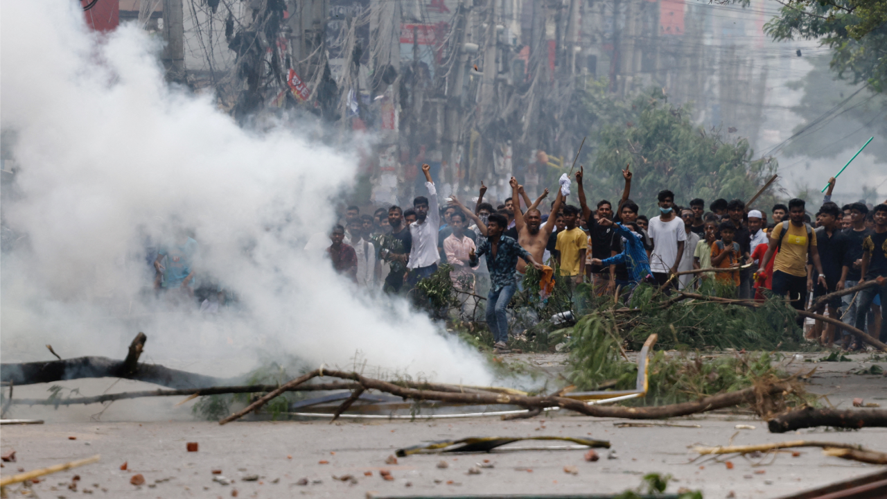 Bangladeş'te eylemciler, mahkeme kararını uygulaması için hükümete 48 saat süre verdi