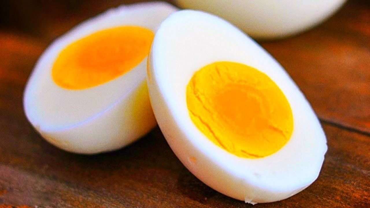 Meğer çok kolaymış : 4 adımda yumurtayı çatlatmadan haşlamanın yolu