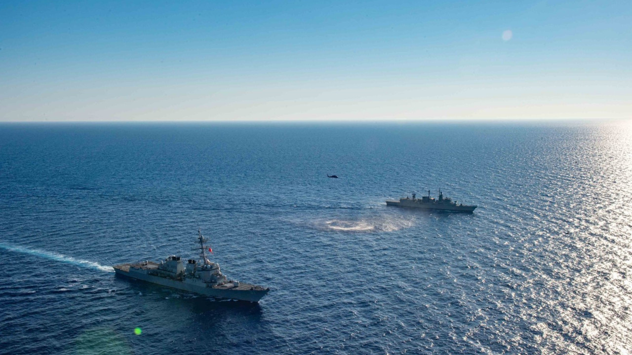 Ege'de yüksek gerilim: 'Türkiye ve Yunanistan'ın savaş gemileri karşı karşıya'