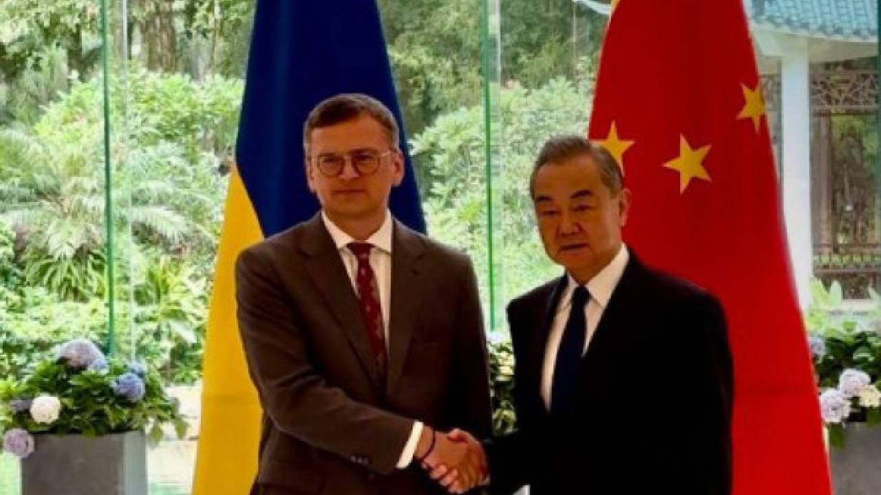 Dönüp dolaşıp Çin'e giden Ukrayna Dışişleri Bakanı: Rusya'yla müzakereye hazırız
