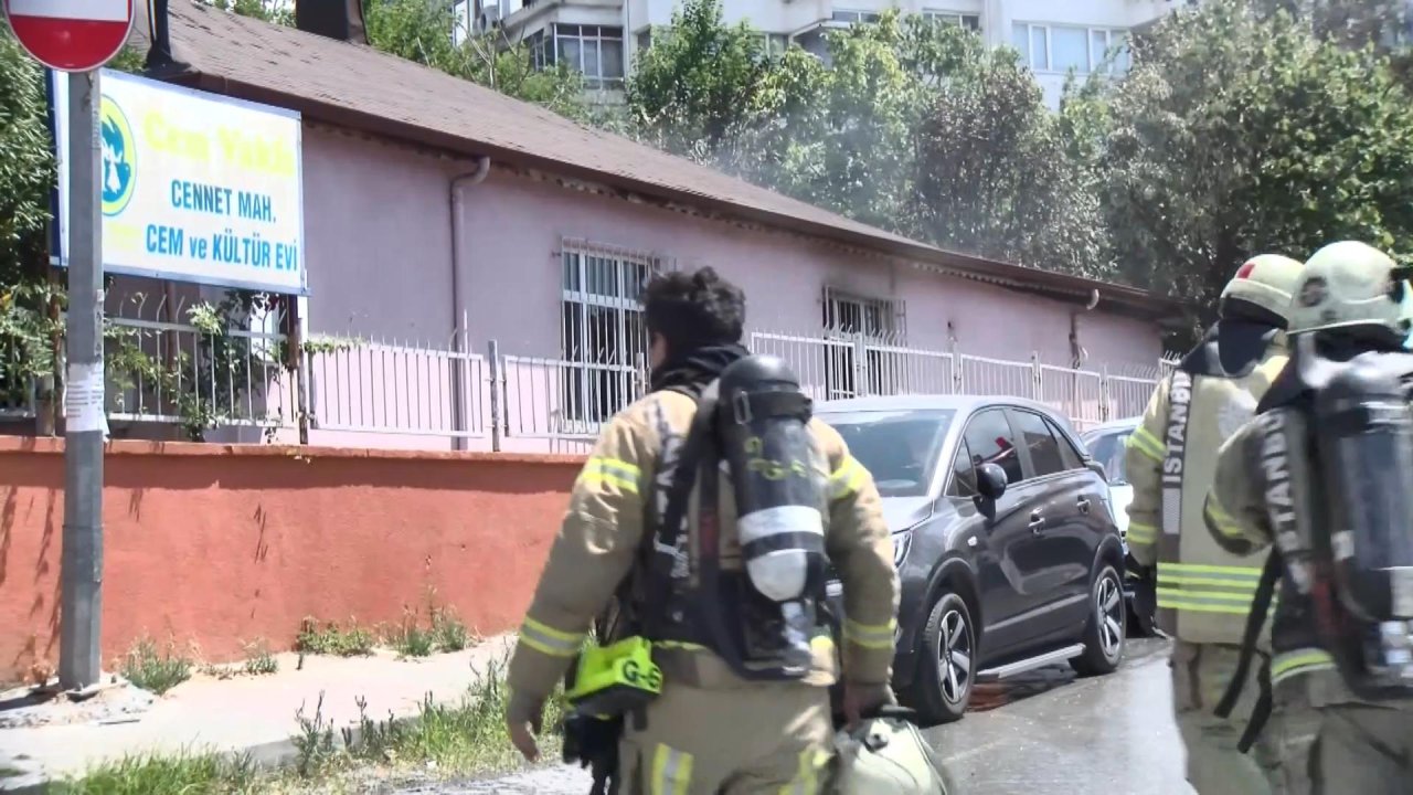 Küçükçekmece'de Cemevi ve Kültür Merkezi'ndeki yangın söndürüldü: Kullanılamaz hale geldi