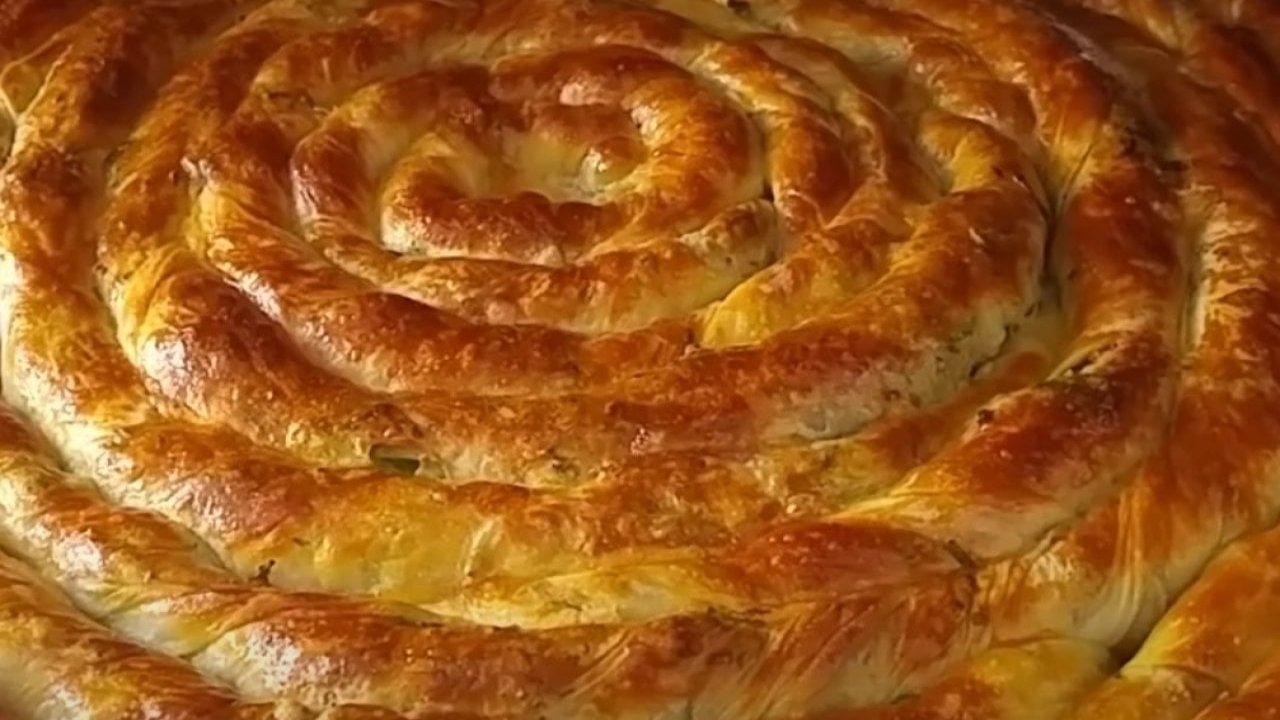 Börek fırından çıkar çıkmaz sönüyorsa bu teknikle sönmeyecek! İşte çözümü