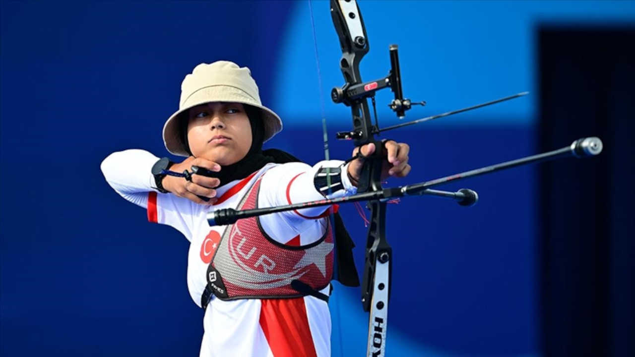 17 yaşındaki okçu Elif Berra Gökkır olimpiyatta çeyrek finale yükseldi