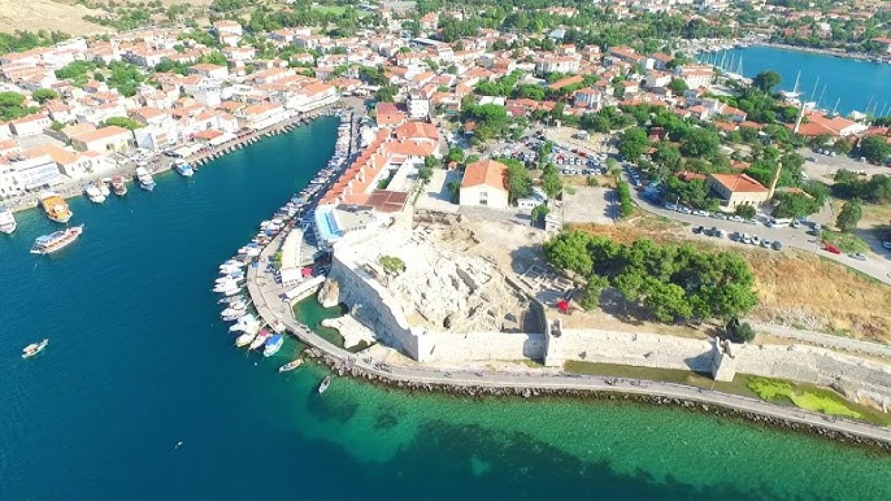 İzmir'deki en güzel ilçelerden. Son dönemde yerleşenlerin sayısı artıyor