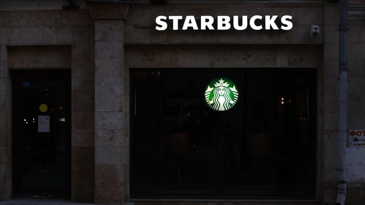 Starbucks CEO'su Narasimhan görevinden ayrıldı