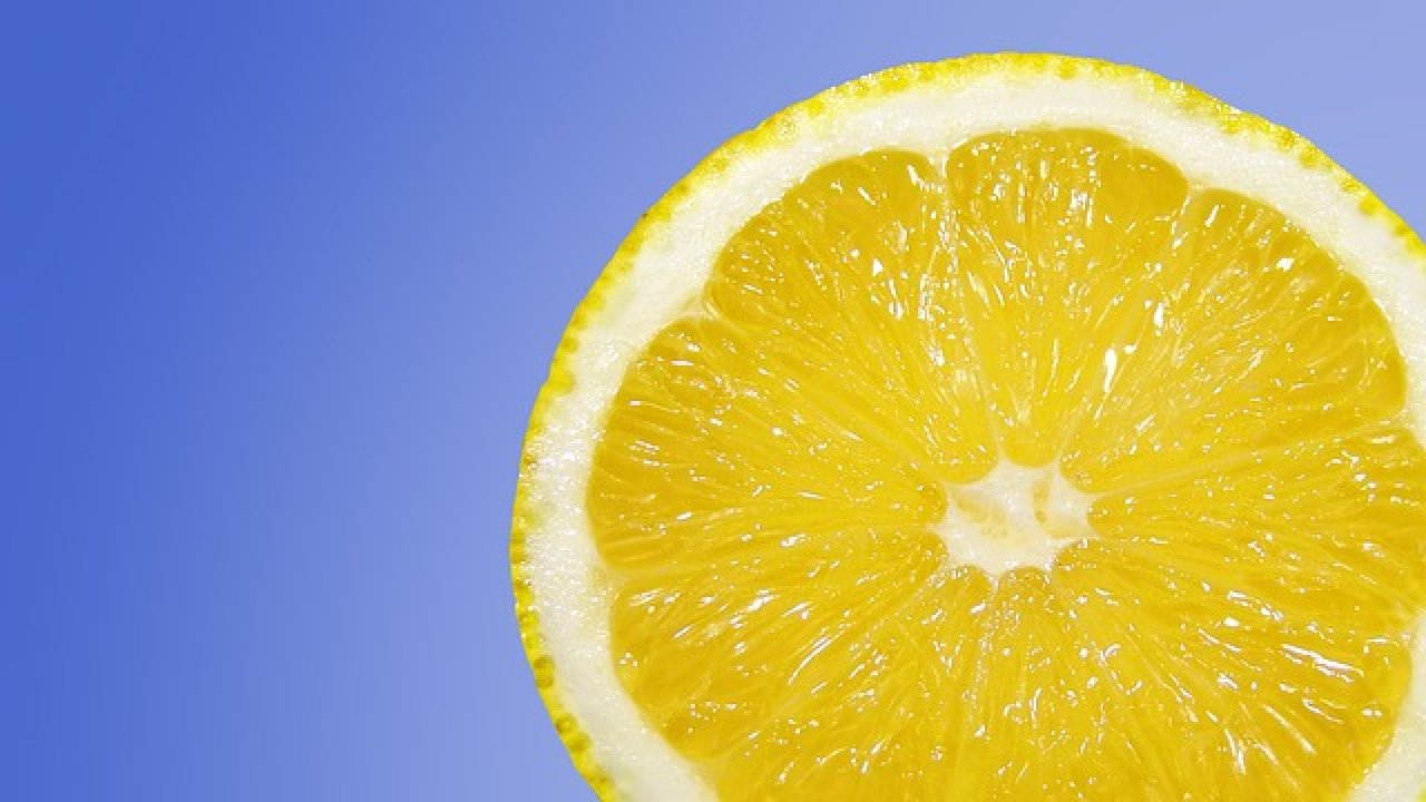 1 bardak limonlu su içmekle gelen 10 şifa! Uzmanlar bakın neden öneriyor