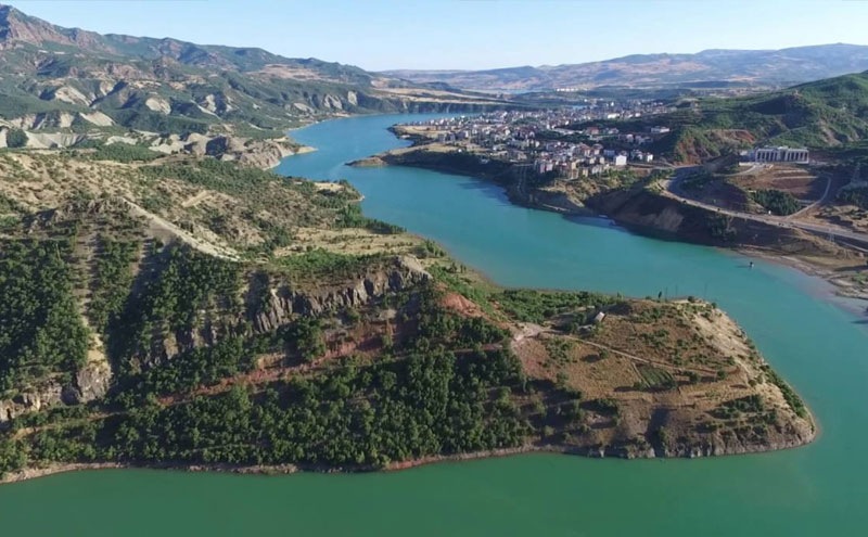 Munzur Vadisi'nde baraj yapan firma iki projeden çekildi