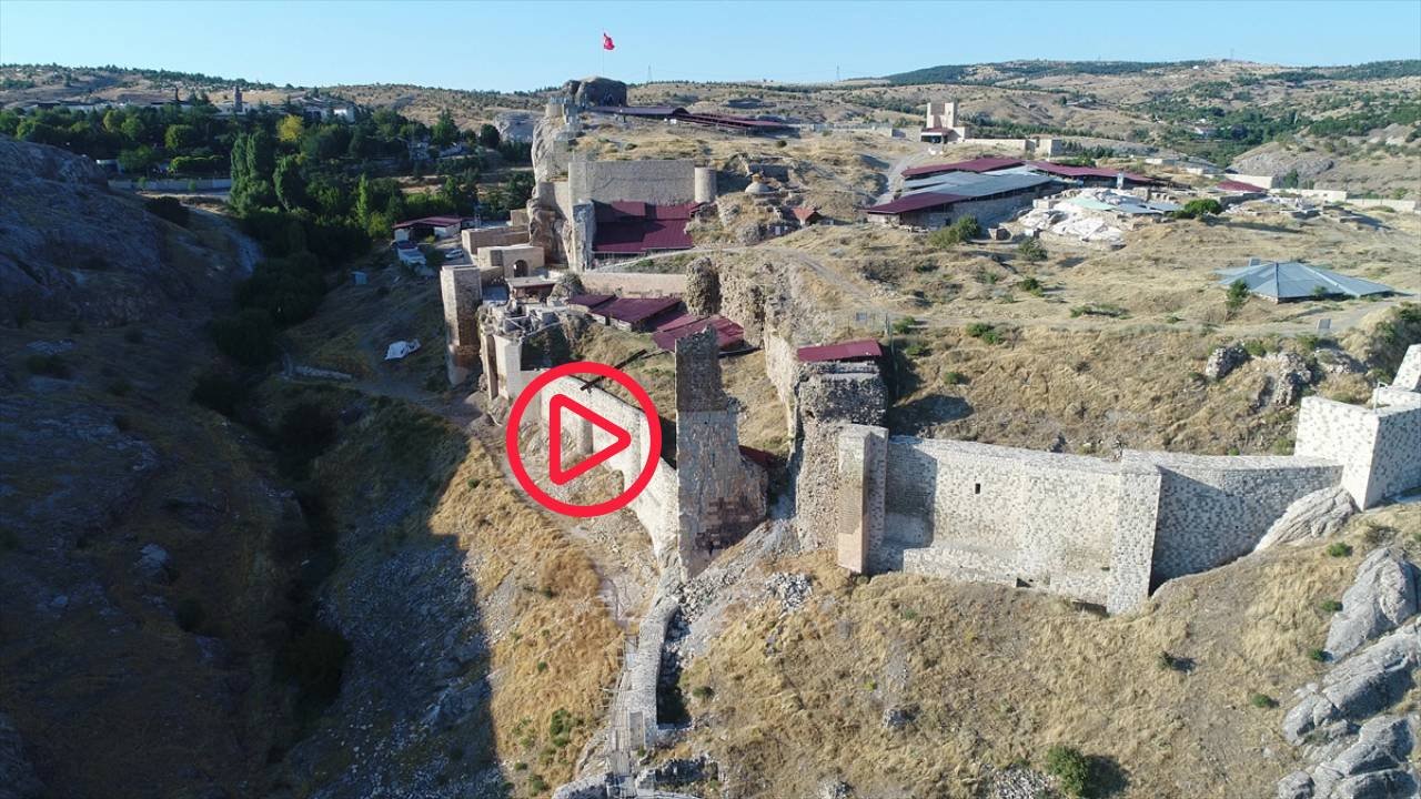 Harput Kalesi'ndeki kazılarda 1000 yıllık 'sanayi sitesi' gün yüzüne çıkarıldı