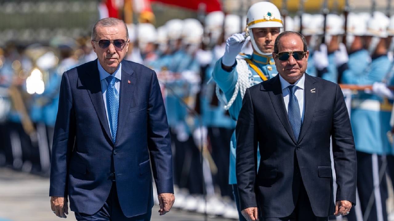 Sisi'den 'kurucu lider Atatürk'ten beri güçlü ilişkiler' hatırlatması eşliğinde 'yeni dostluk ve işbirliği aşaması' mesajı