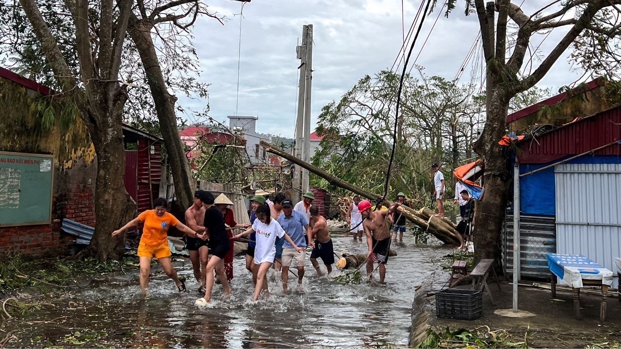 Vietnam’da Yagi Tayfunu can almaya devam ediyor: 127 ölü