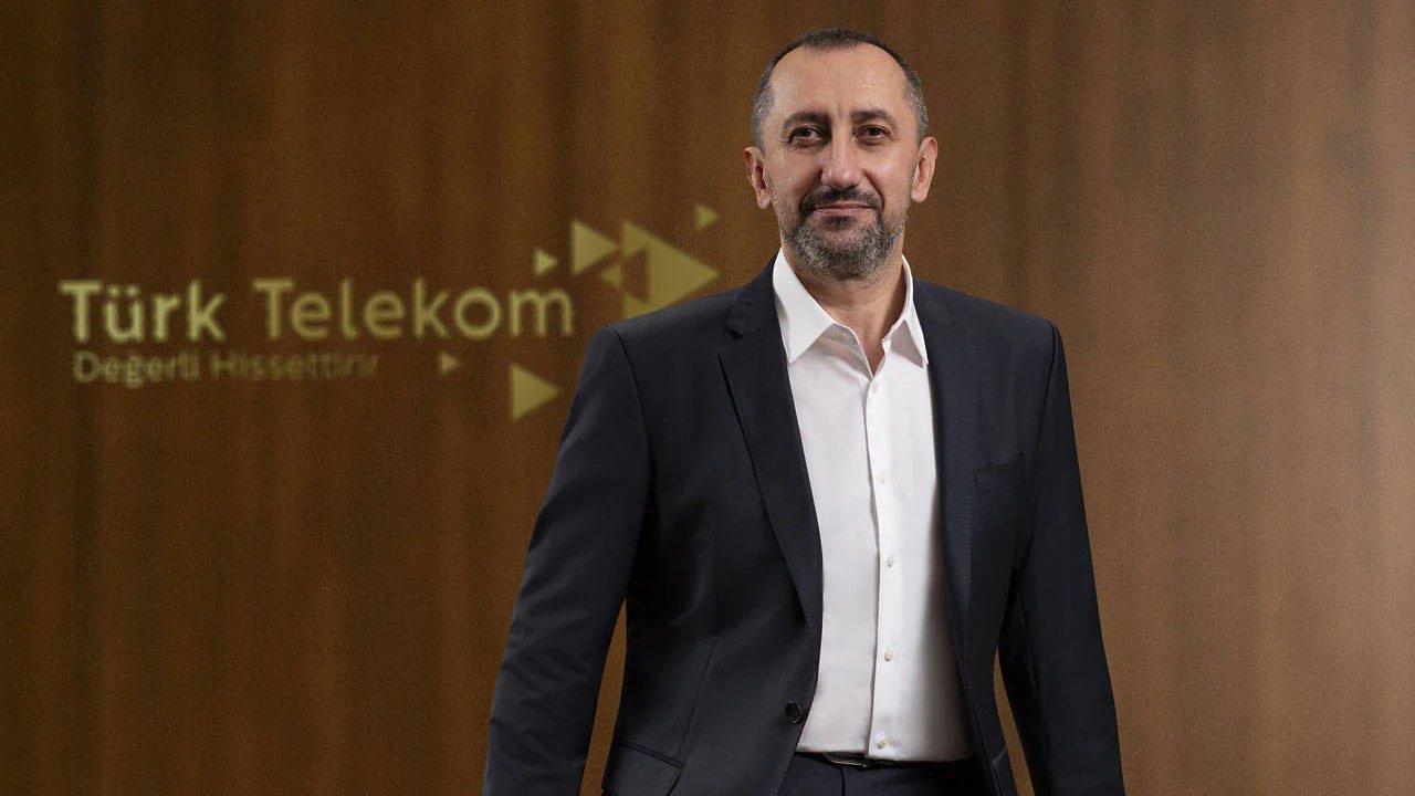 Türk Telekom CEO’sundan zam eleştirilerine 'damacanalı' savunma: 'Tarifelerimiz sudan ucuz'