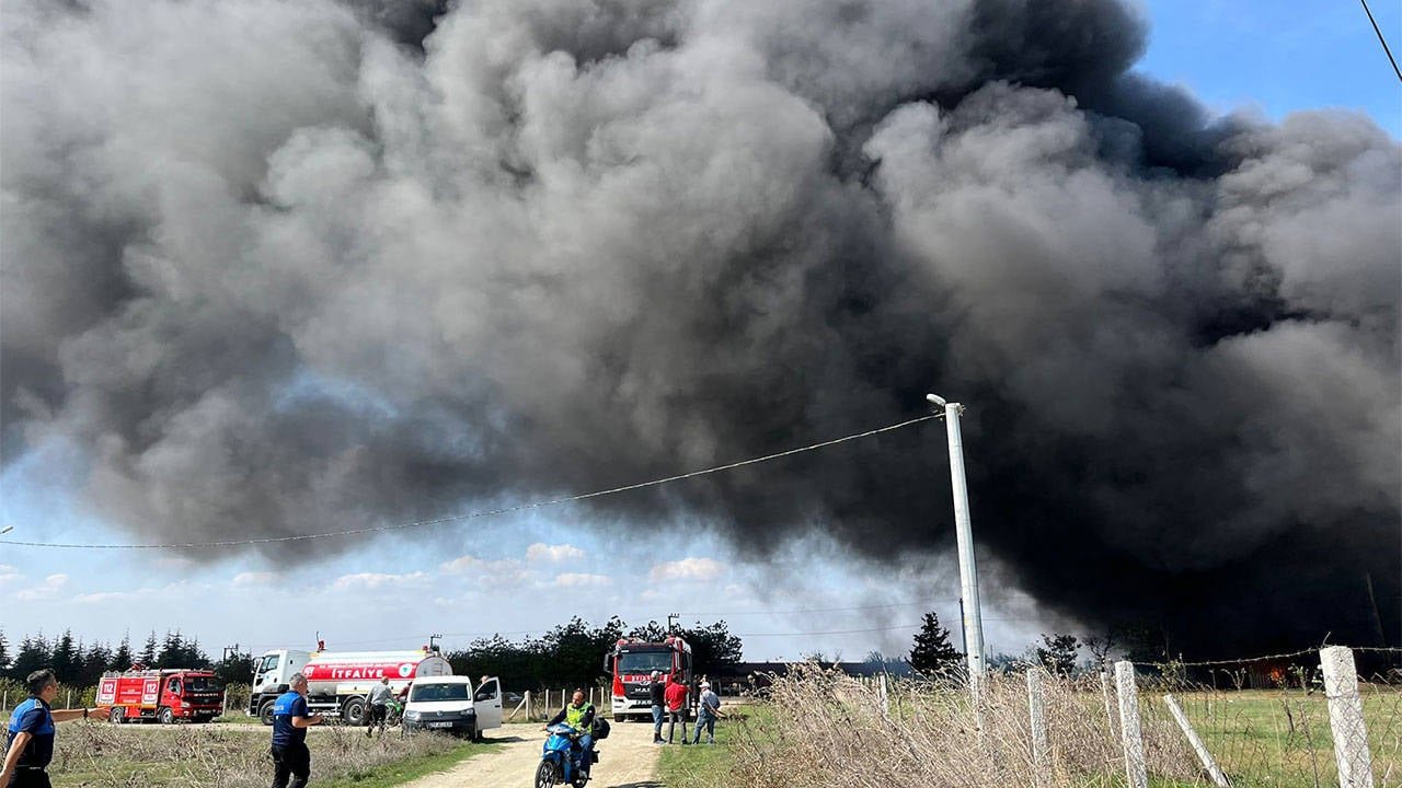 Tekirdağ'da kimyasal boya üretimi yapan fabrikada yangın