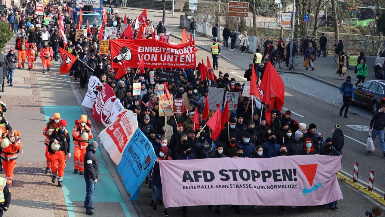 Brandenburg'daki seçimde 'korkulan' olmadı: SPD seçimi kıl payı kazandı