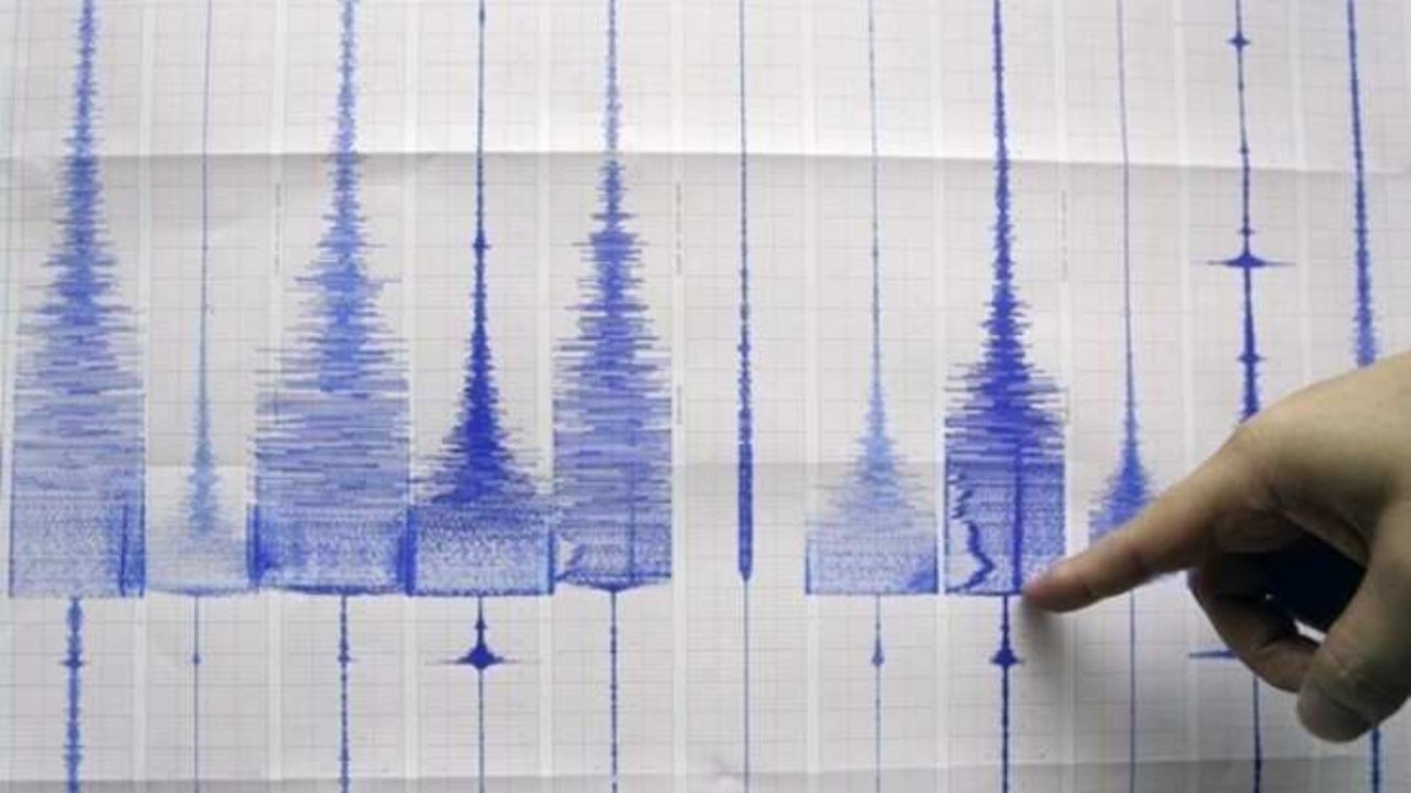 Endonezya'da 6 büyüklüğünde deprem