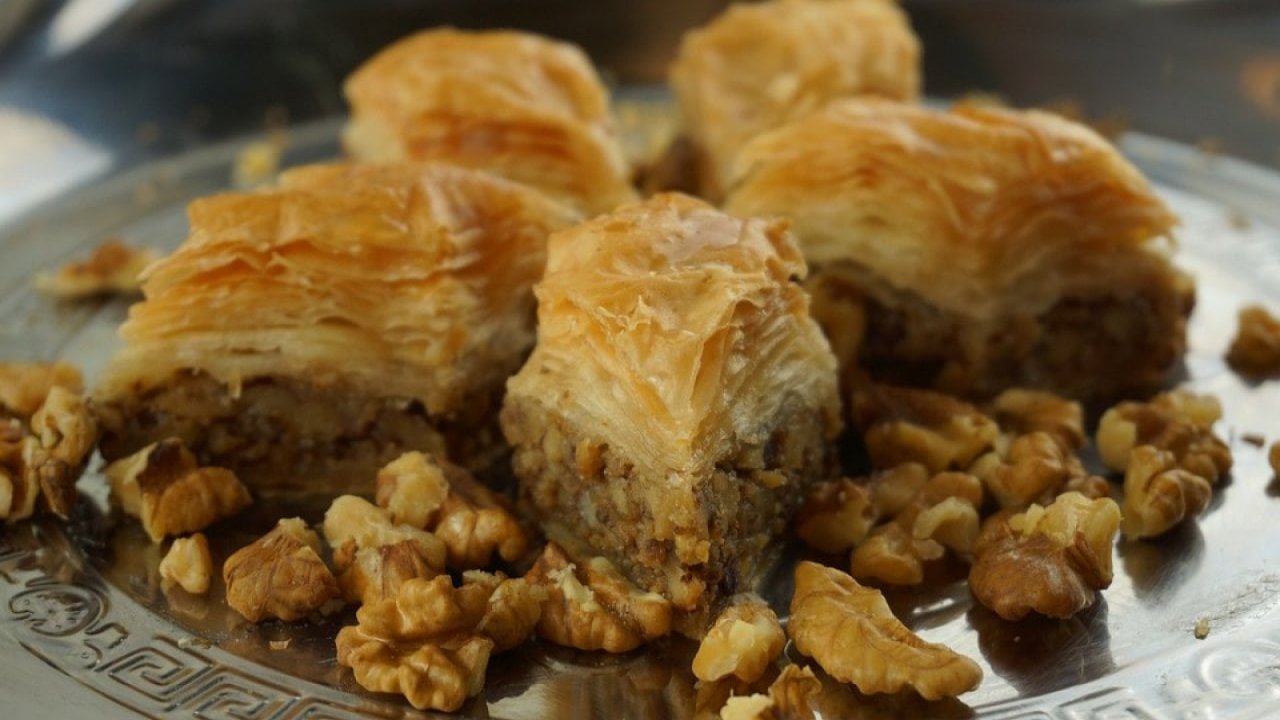 Baklava yedikten sonra mutlaka bunu yapın. Yoksa zararı büyük oluyor