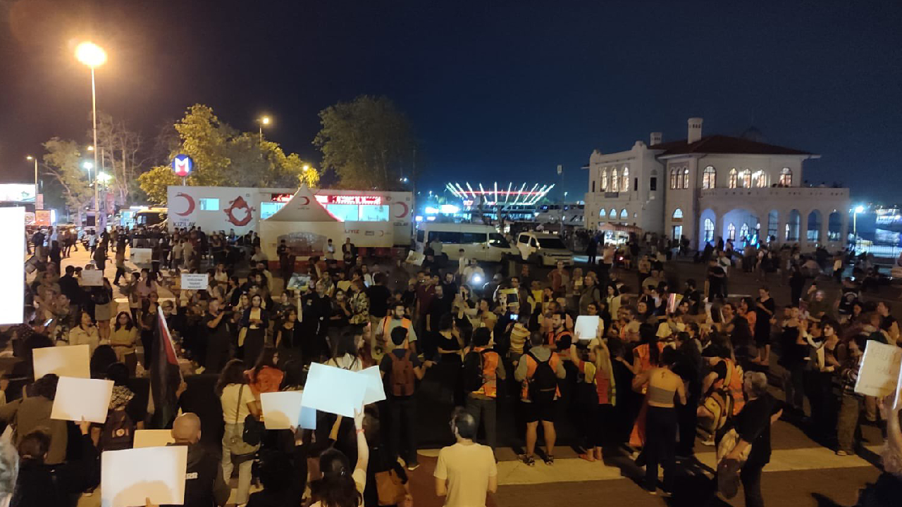 Kadıköy'de Gebze’deki hayvan katliamı protesto edildi