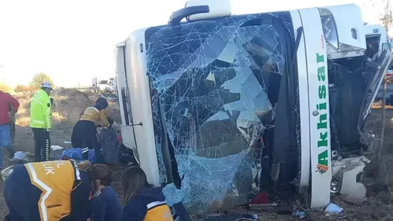 Aksaray'da yolcu otobüsü devrildi: 6 ölü, 20 yaralı var