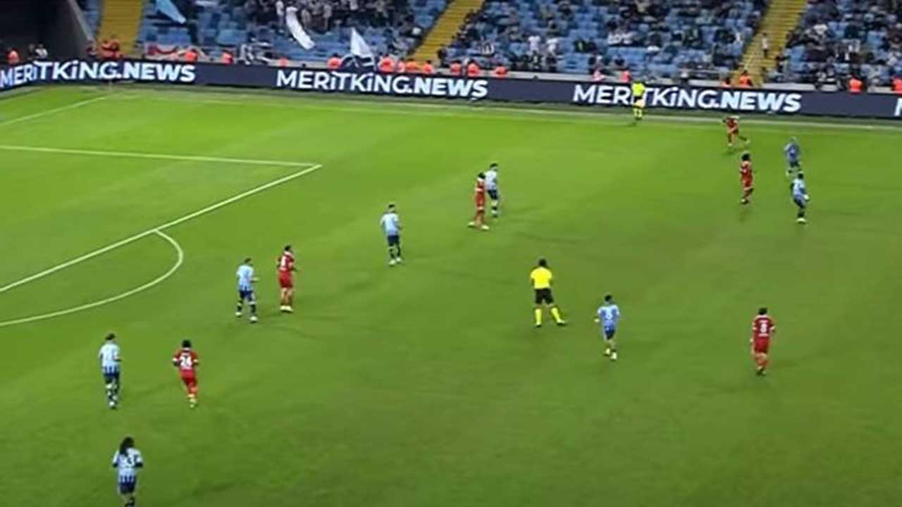 TFF'nin iptal ettiği reklam, Süper Lig maçında ekrana yanısıtıldı