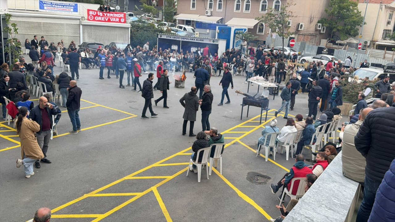 Kartal Belediyesi'nde işçiler greve çıktı