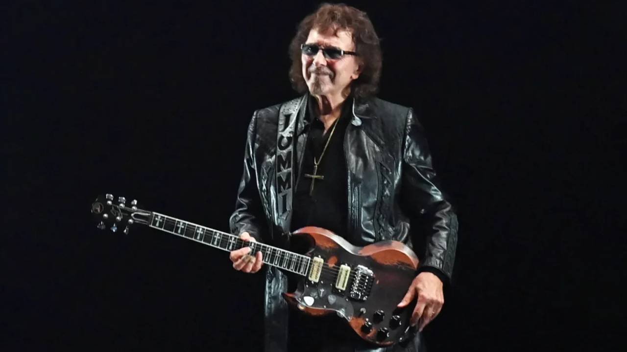 Black Sabbath'ın kurucusu Iommi, ünlü gitarını Hard Rock Cafe'ye kaptırmış