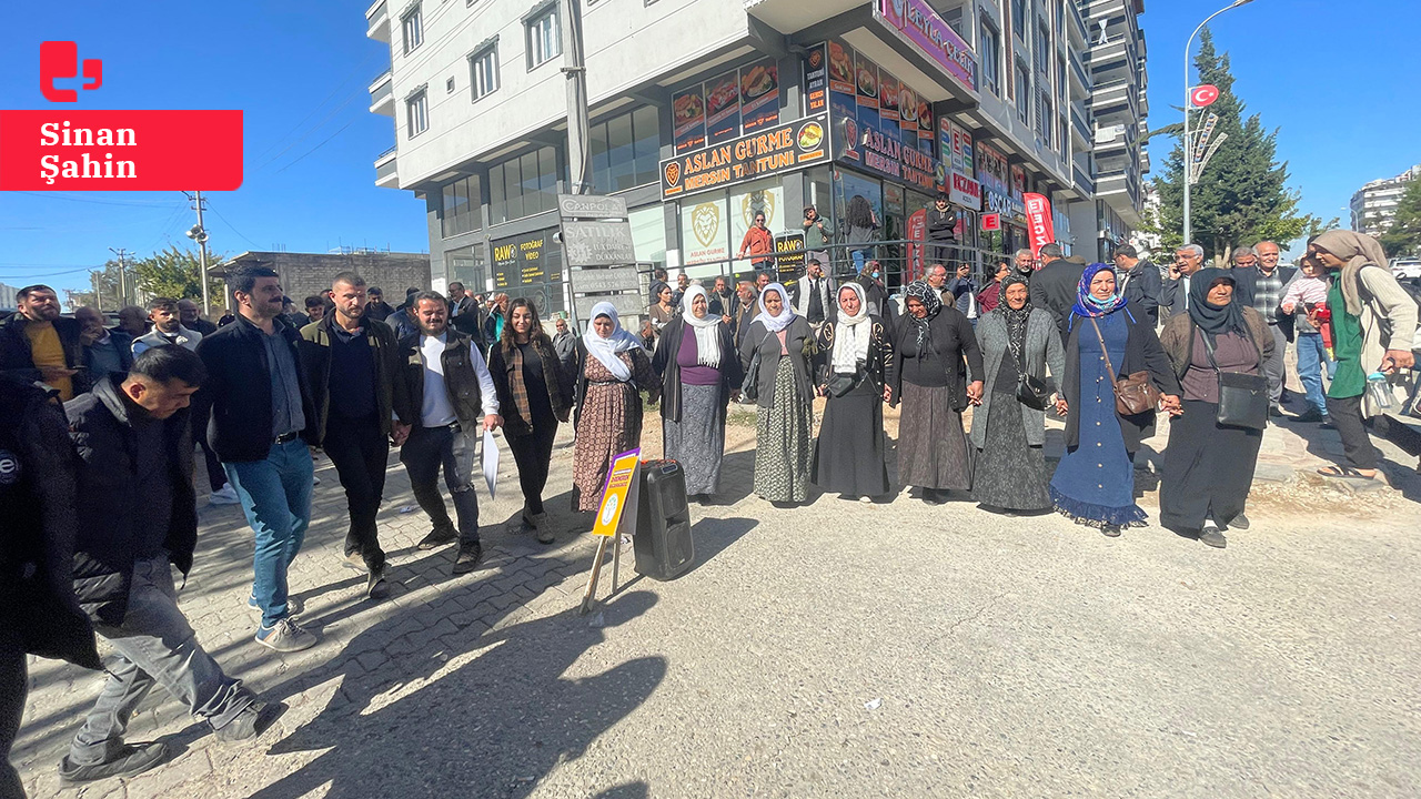 Halfeti'de kayyım protestosu ikinci gününde: Halaylı zılgıtlı direniş