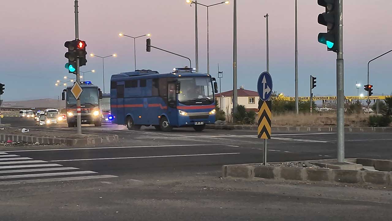 Duruşma bugün: Narin Güran cinayetinden tutuklu sanıklar Diyarbakır Adliyesi'ne getirildi