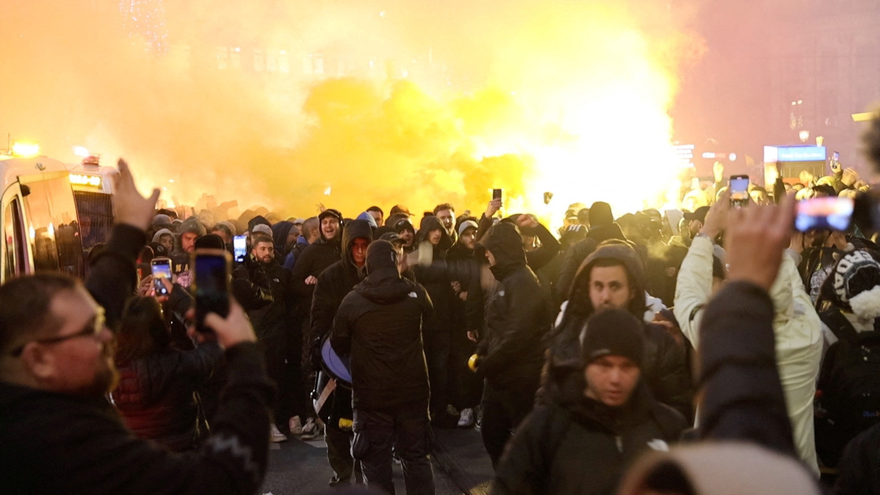 Amsterdam diken üstünde: Gözaltı sayısı 62'ye çıktı