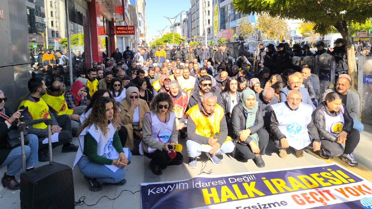 KESK'ten Van'da kayyım protestosu: 'Seçilmiş belediye eşbaşkanlarını göreve iade edin'