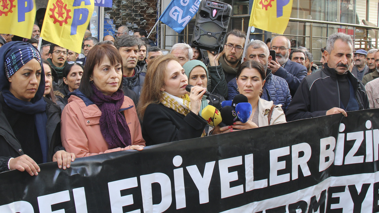 ‘Kayyım değil demokrasi’ buluşması... Ayşegül Doğan: Barış elinizi uzatıp, diğer elinizle kayyım atarsanız uzlaşı olmaz