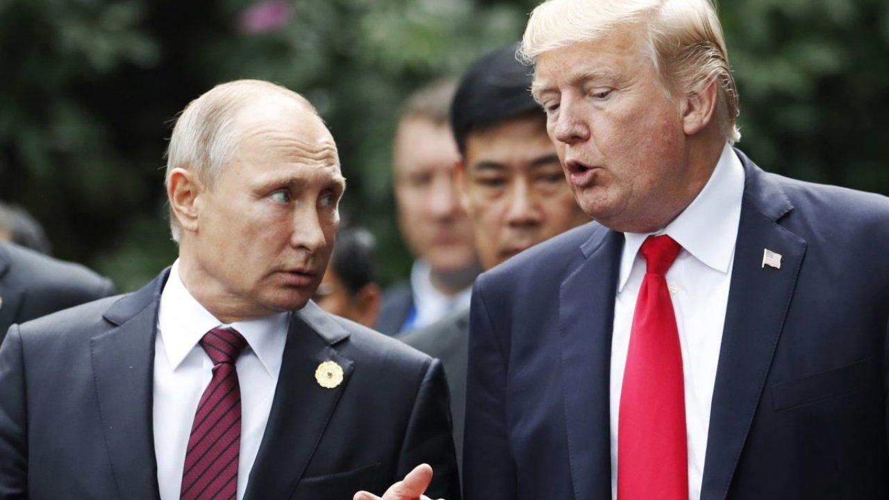 Trump, Putin'le görüştü: 'Ukrayna'yla gerginliği düşürün'