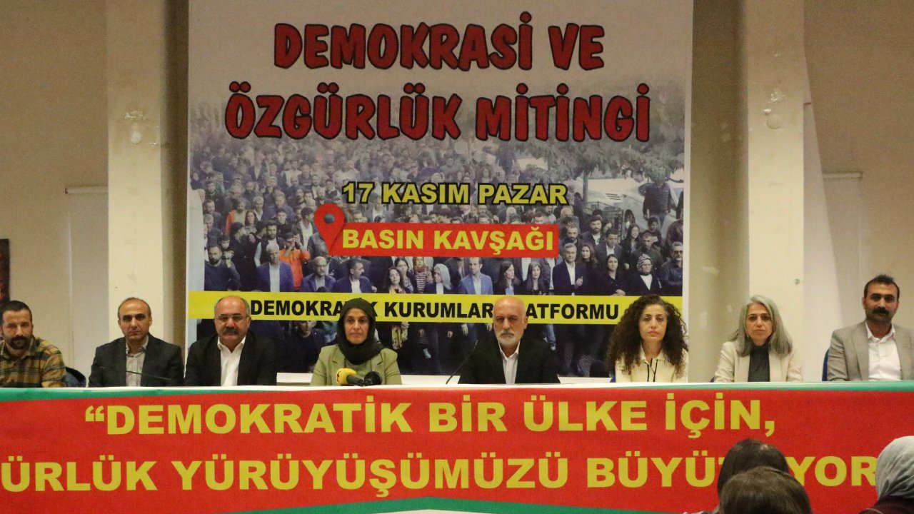 'Demokrasi ve Özgürlük' mitingi deklarasyonu: 'Kayyımcı ve tekçi politikalara karşı ortak mücadeleye çağırıyoruz'