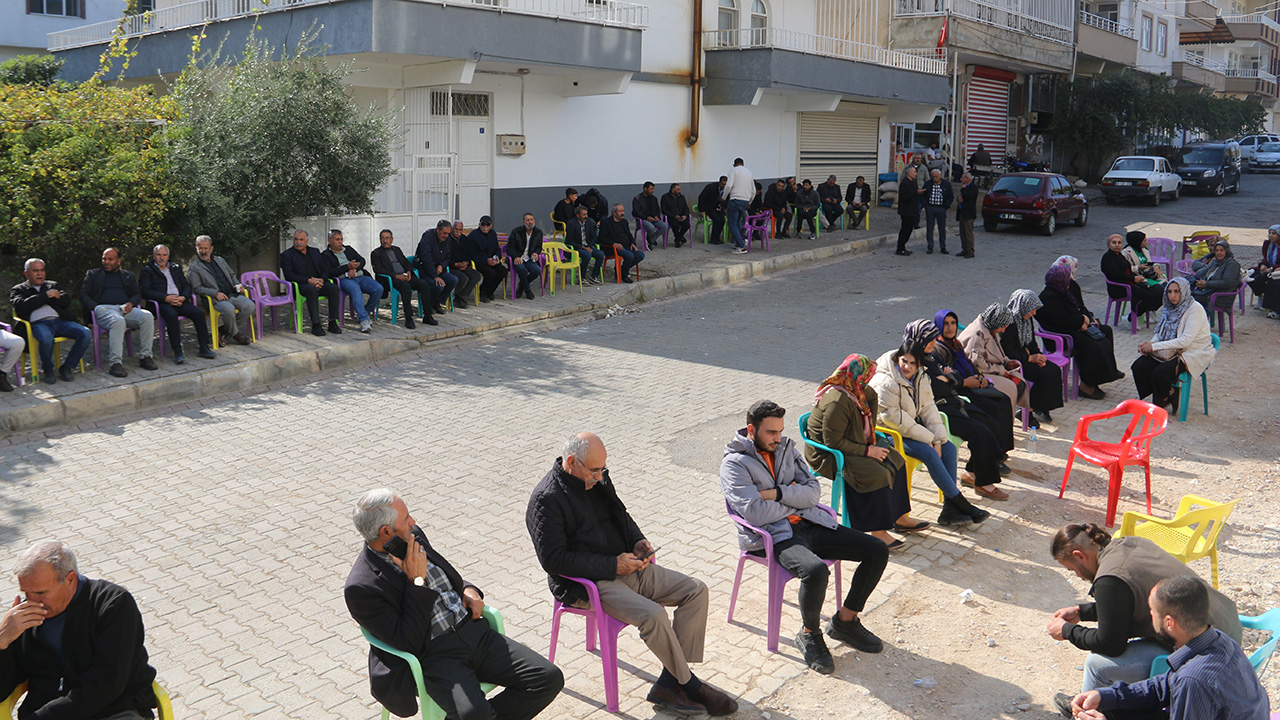 Halfeti'de kayyıma karşı nöbet 8'inci gününde...  DEM Partili Şenyaşar'dan mitinge çağrı: Halk direnmeye devam ediyor