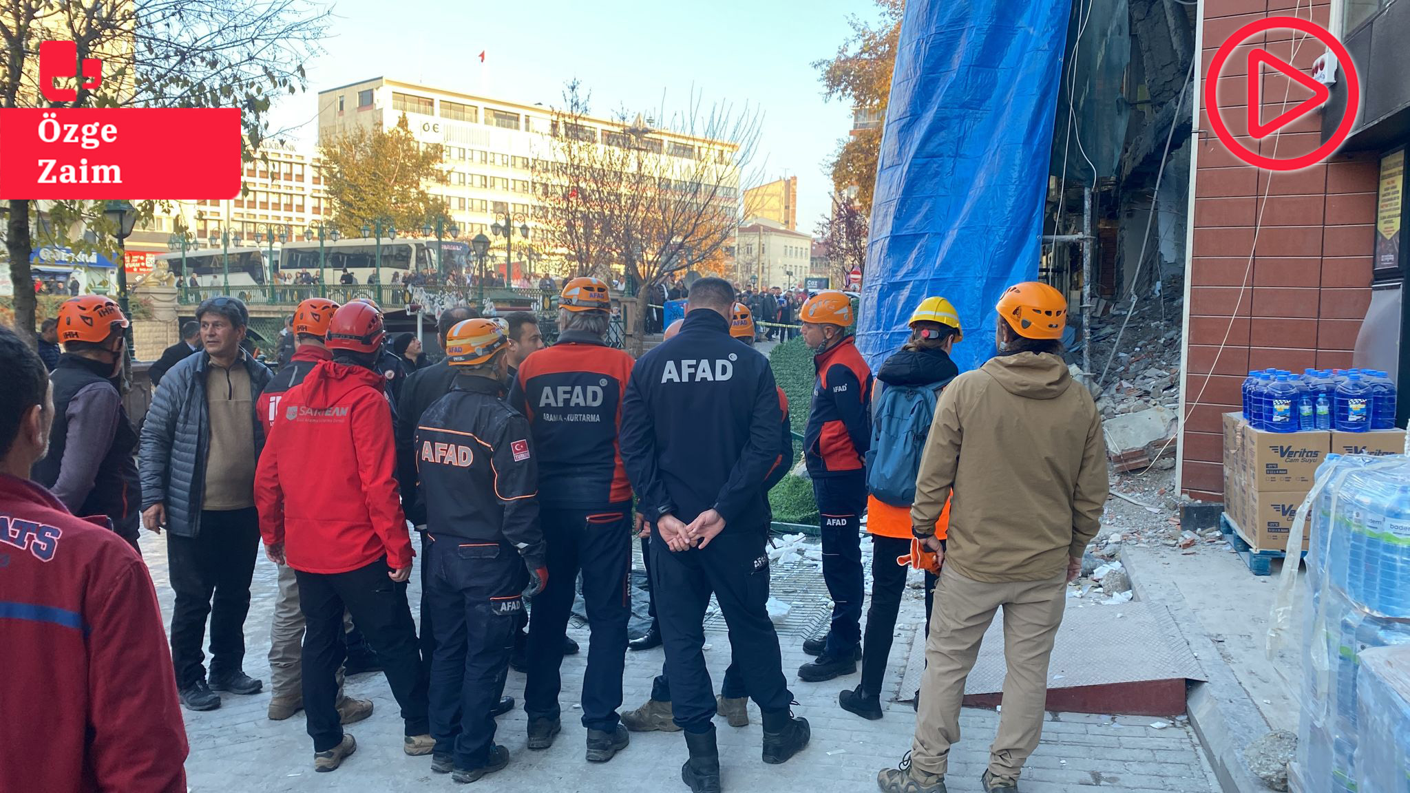 Eskişehir'de bina çöktü: İki işçi ağır yaralandı