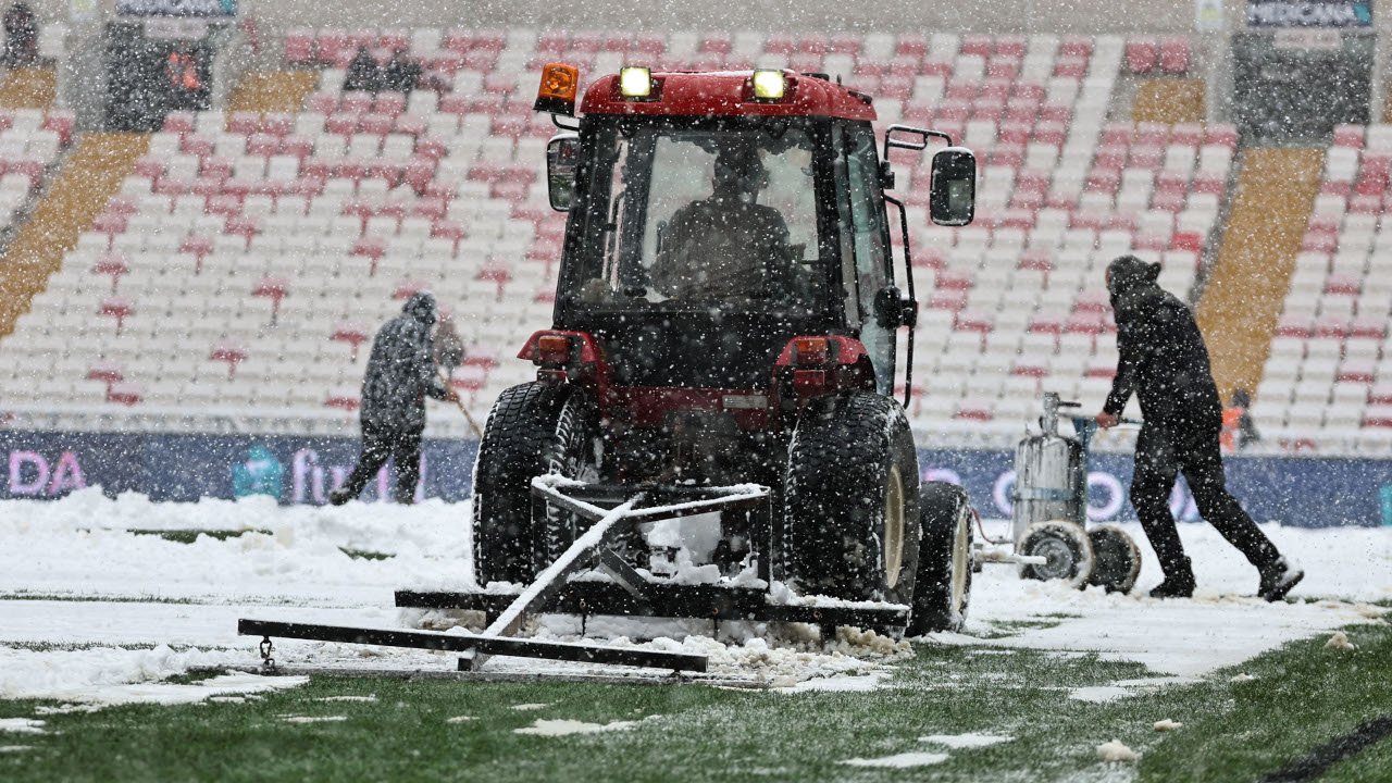 17 dakika geç başlayan Sivasspor - Kasımpaşa maçı golsüz bitti