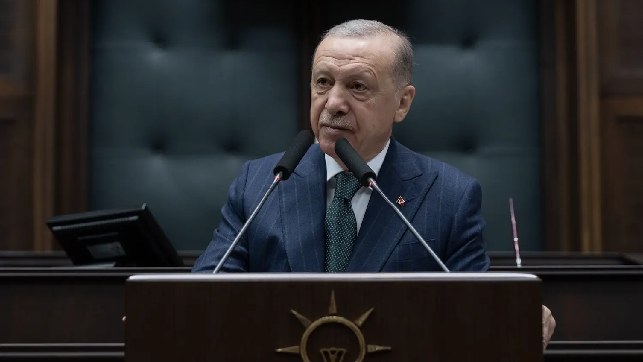 Erdoğan partisinin grup toplantısında konuşuyor: 'Kimse ben kanunları takmıyorum diyemez'