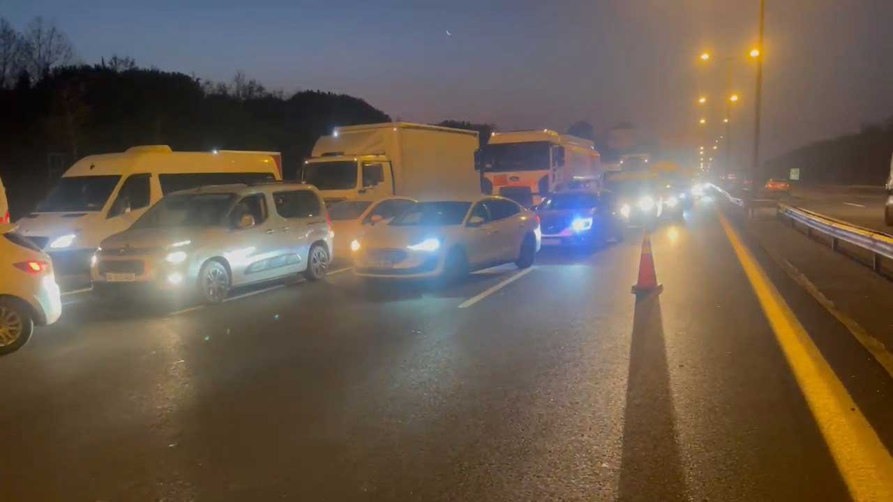 Esenyurt TEM'de, kaza: Edirne yönünde şeritler kapatıldı