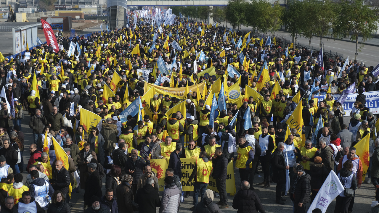 KESK'ten Ankara'da 'Geçinemiyoruz' mitingi