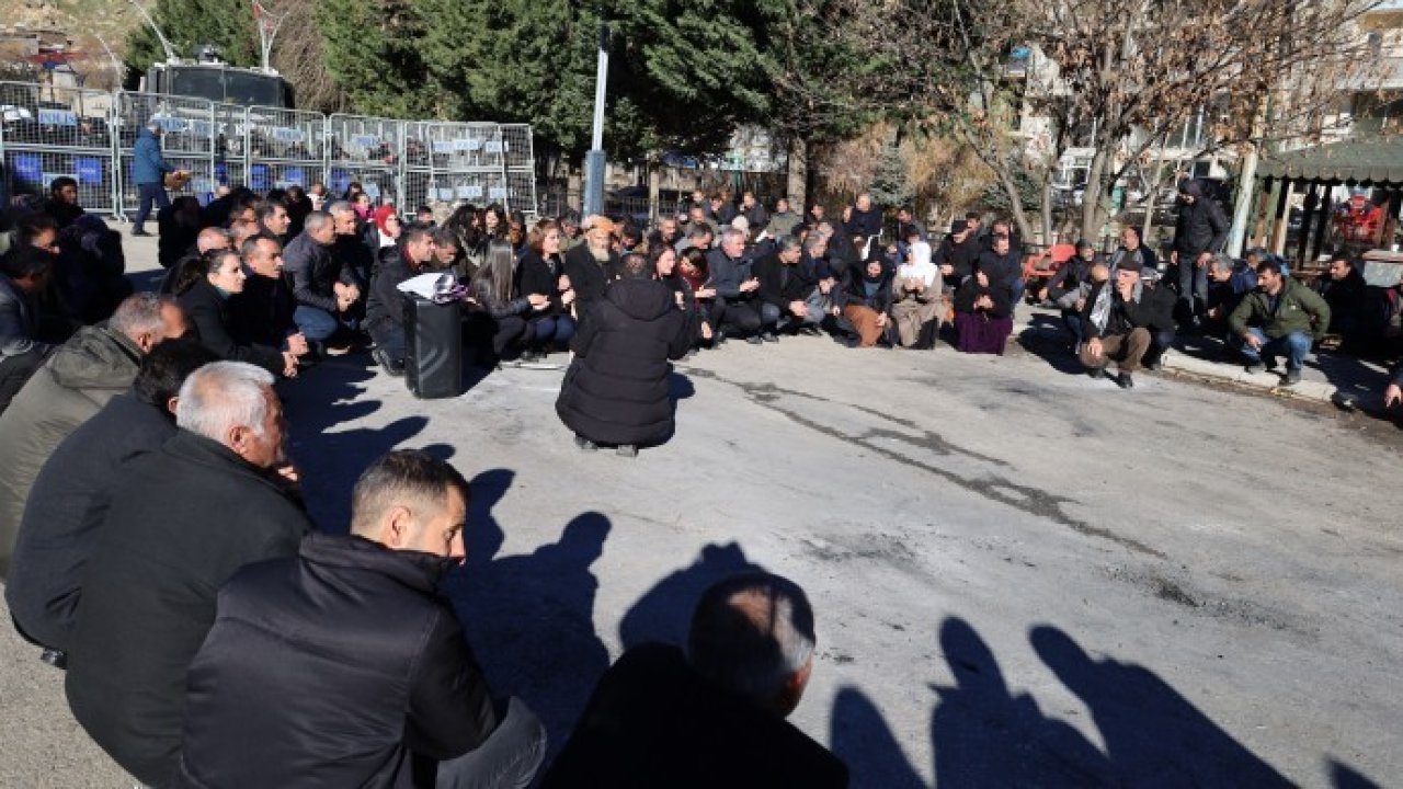 Van'da seçilmişler kayyımlara karşı ses yükseltti: 'Kentlerimizden defolup gidin'