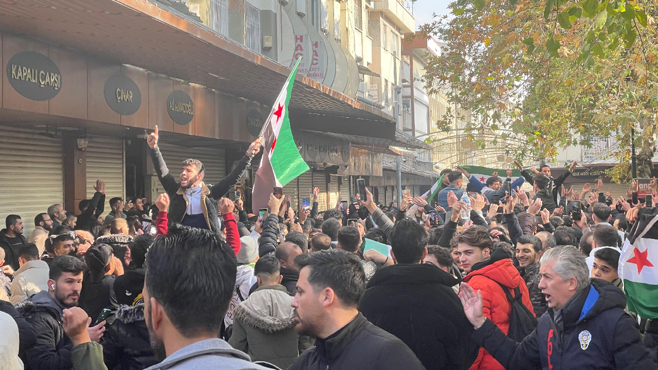 Antep’teki Suriyeliler, Esad iktidarının sona ermesini kutladı