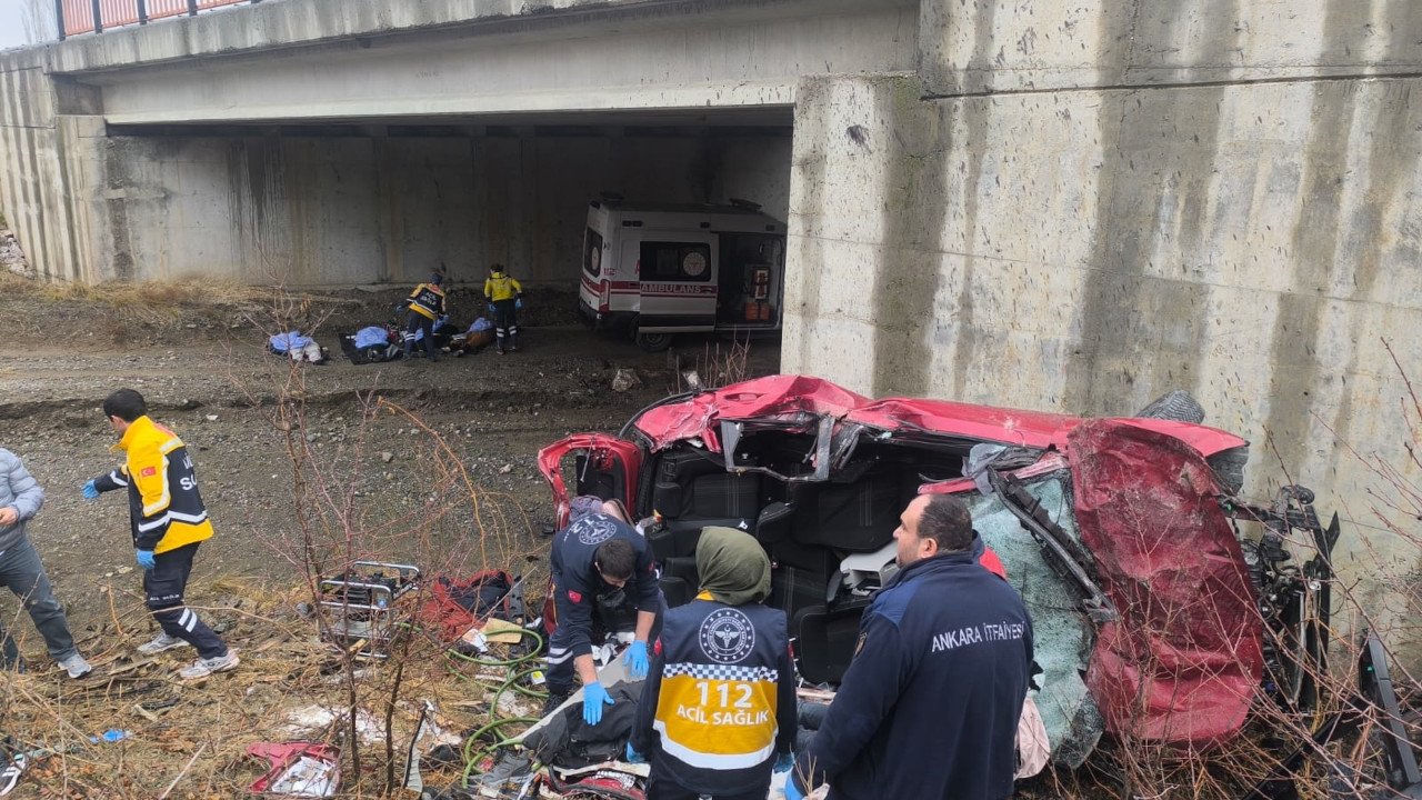 Ankara'da otomobil şarampole yuvarlandı: Aynı aileden beş kişi öldü