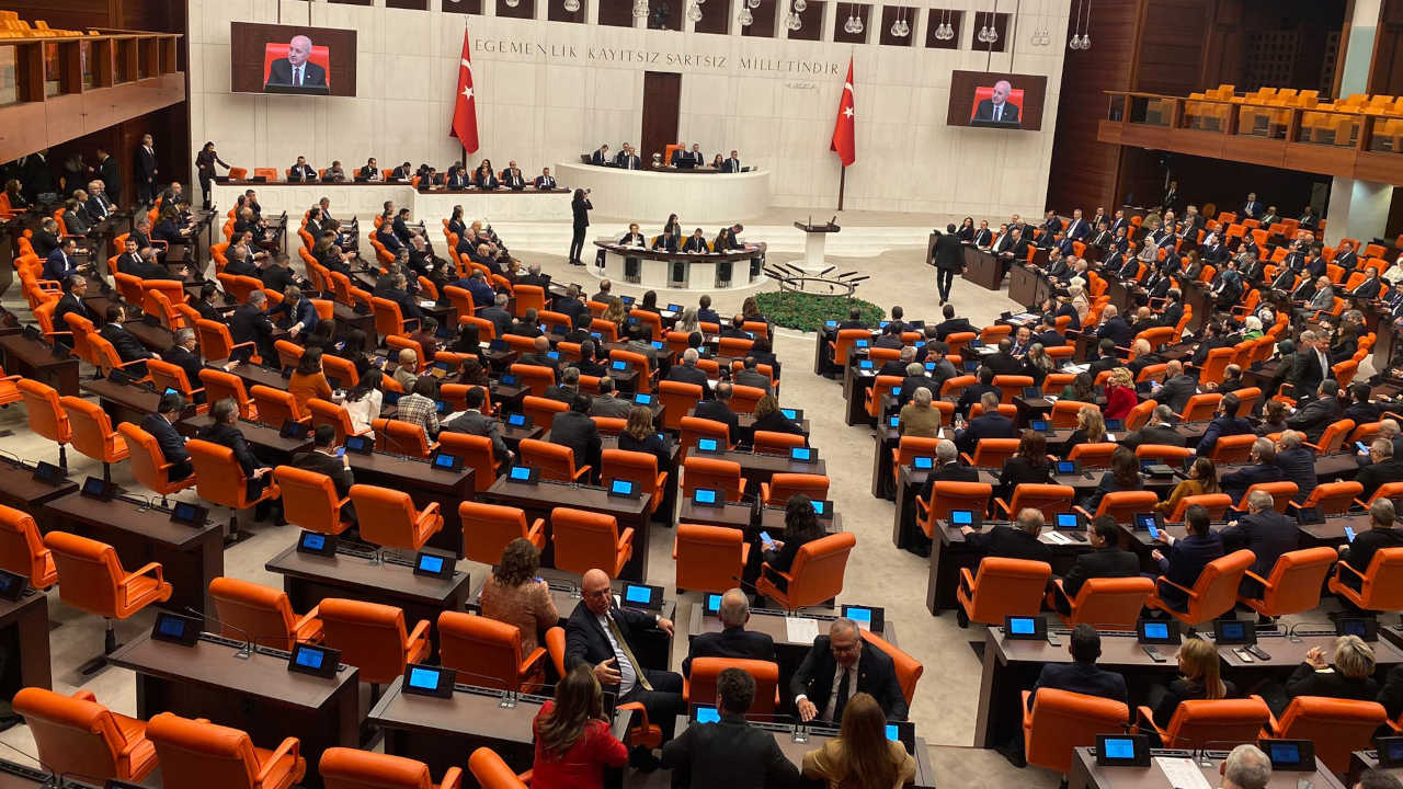 2025 bütçe görüşmeleri başladı: 'Halkın değil rantın bütçesi'