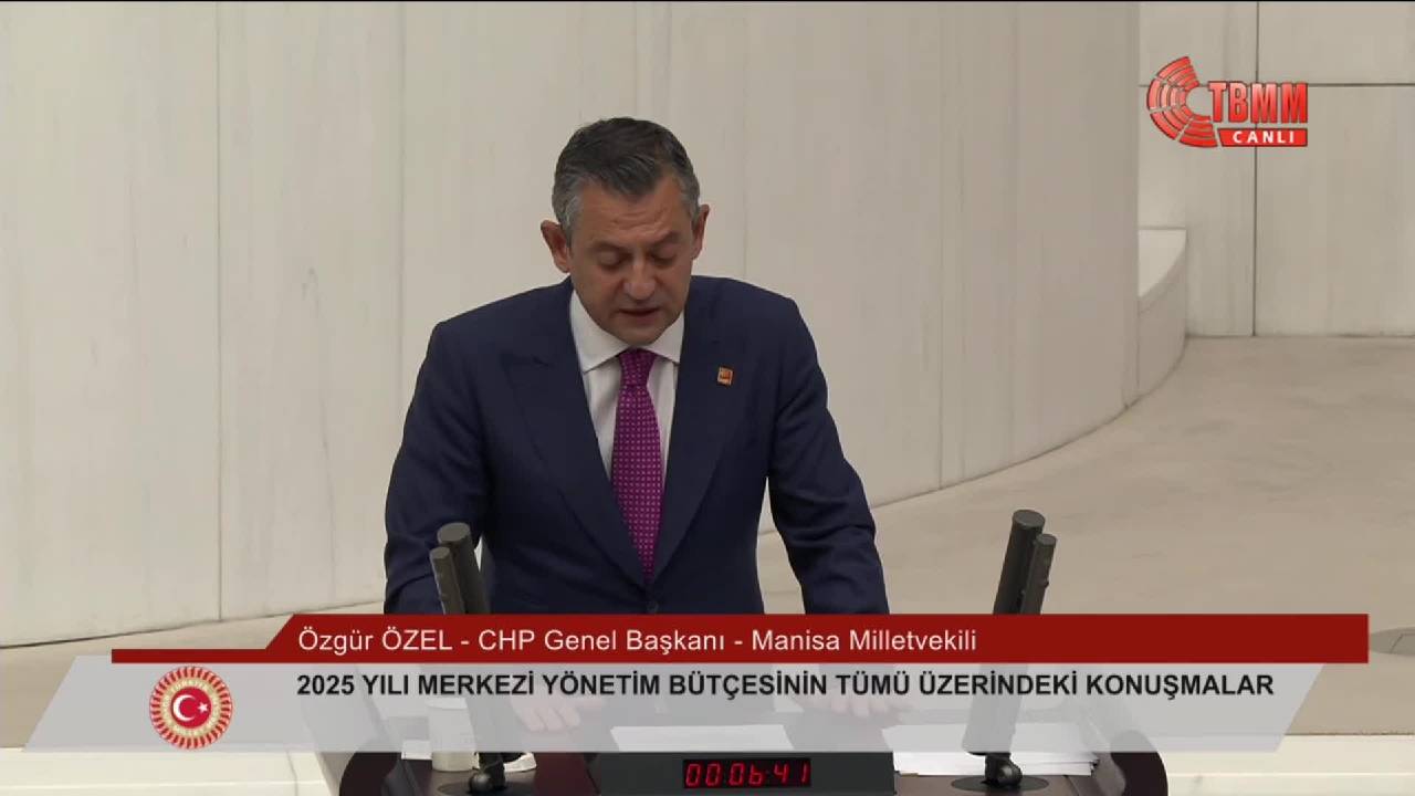 Özgür Özel: Türkiye, Suriye'ye fetih heveslerinden uzak bir pencereden bakmalıdır