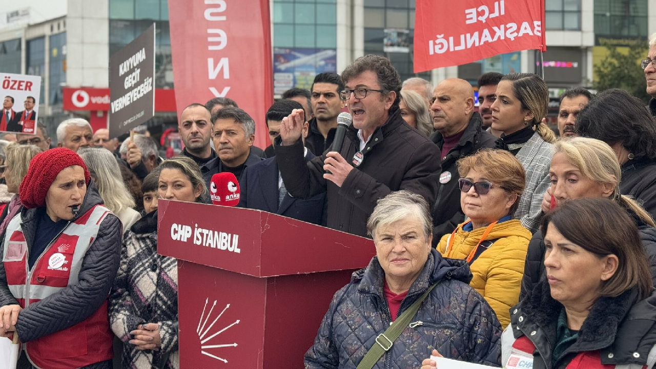 Esenyurt’ta Demokrasi Nöbeti devam ediyor... 'Amaç belediyeye çökmek, CHP bunun hesabını soracaktır'