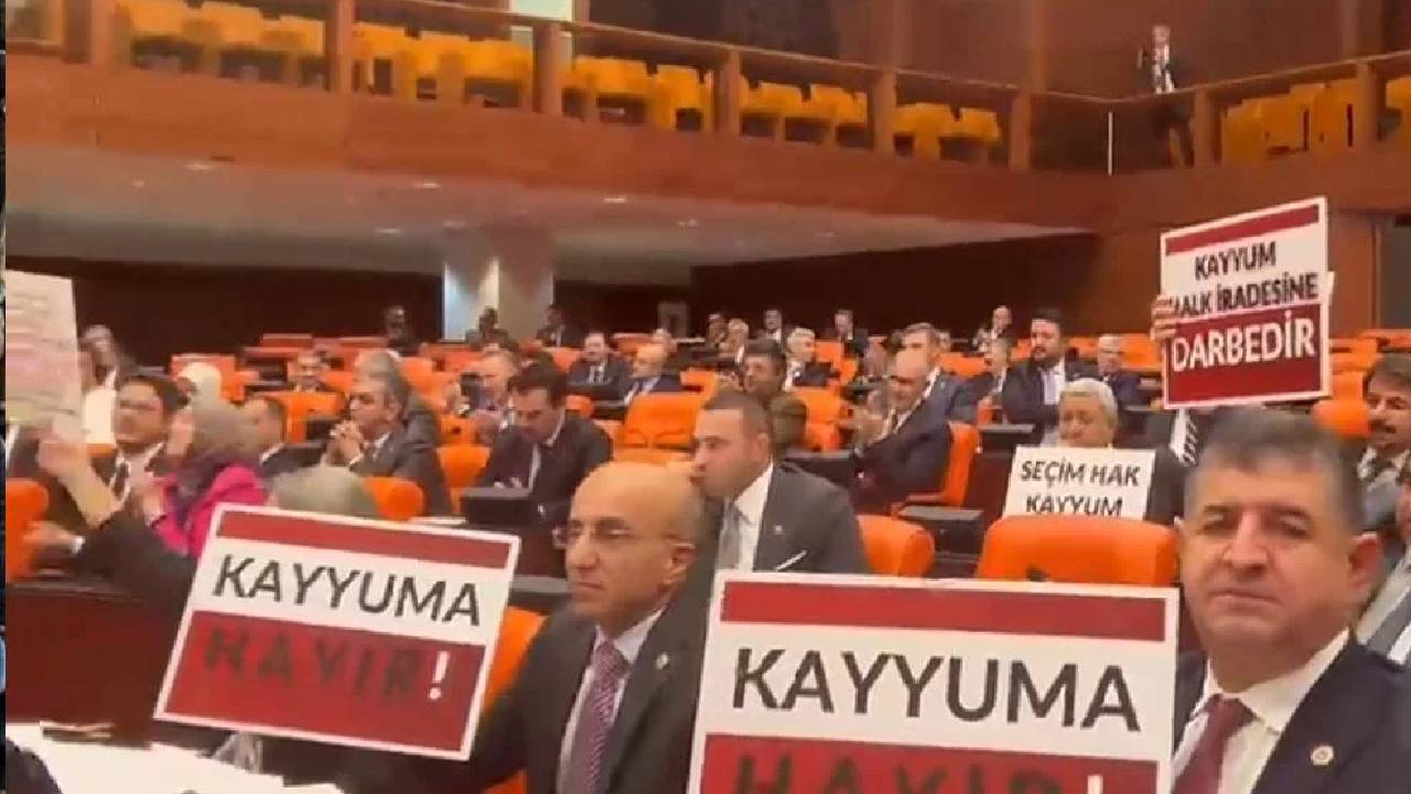 Bakan Yerlikaya’ya Meclis'te kayyım protestosu: 'Kayyım halk iradesine darbedir'