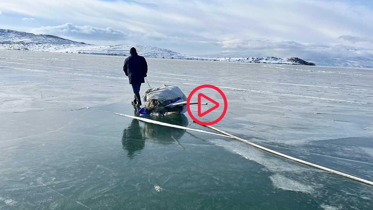 Eskimo usulü balık avı için Çıldır Gölü'ne ilk ağlar atıldı